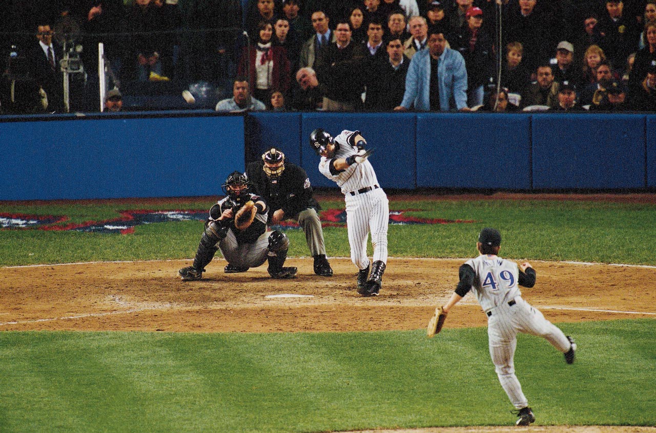 2001-world-series-game-4-derek-jeter-001241858_0